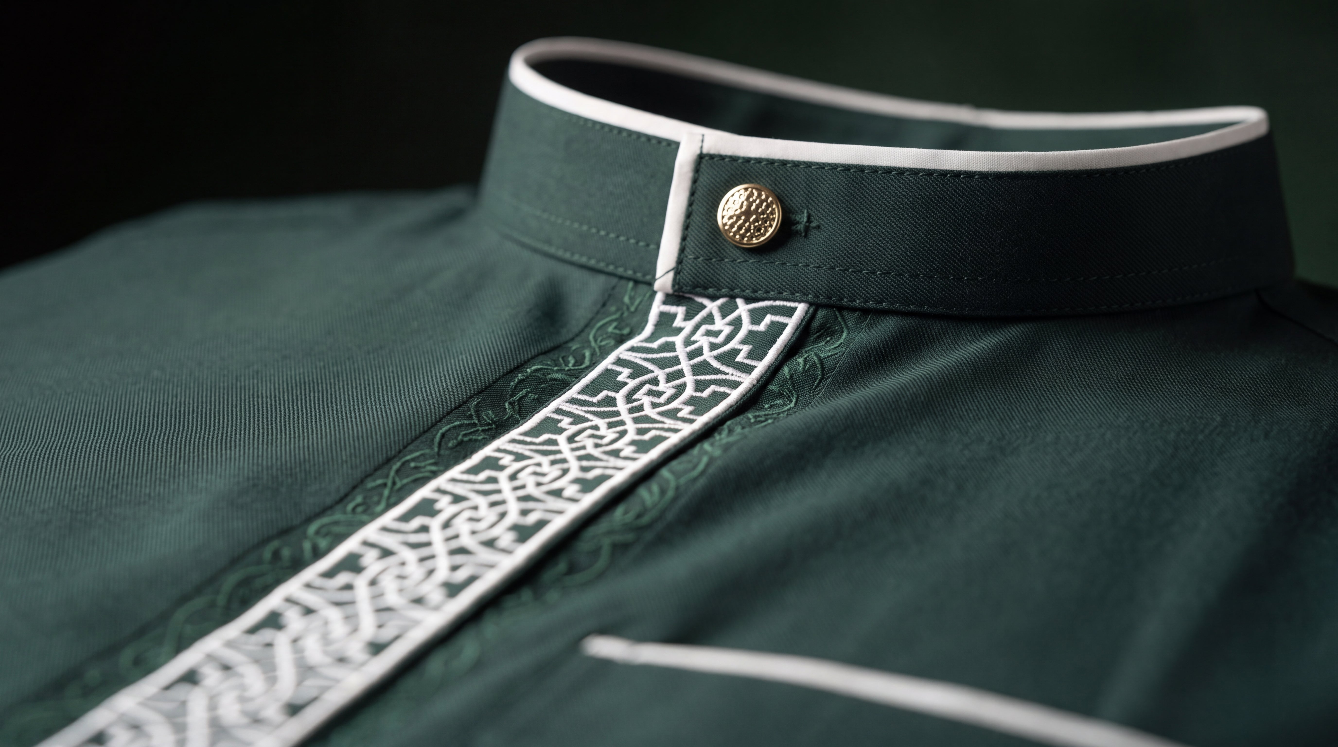 Close-up of premium men's thobe stitching, embroidered mandarin collar and fabric quality — 5 signs of a quality thobe buyer's checklist, best thobe material and jubba craftsmanship USA by The Topi Wala