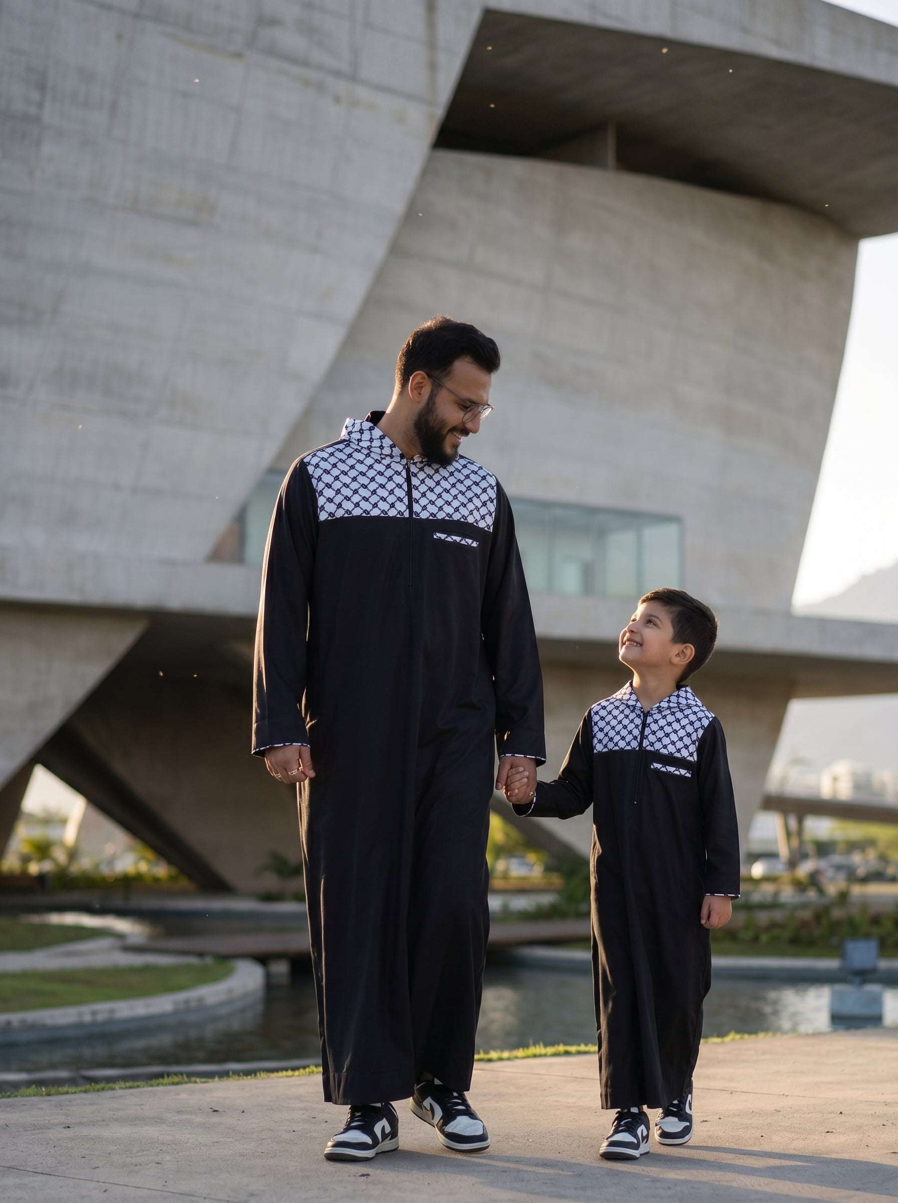 Black Palestine hoodie thobe for men and boys, a closer look at the finish