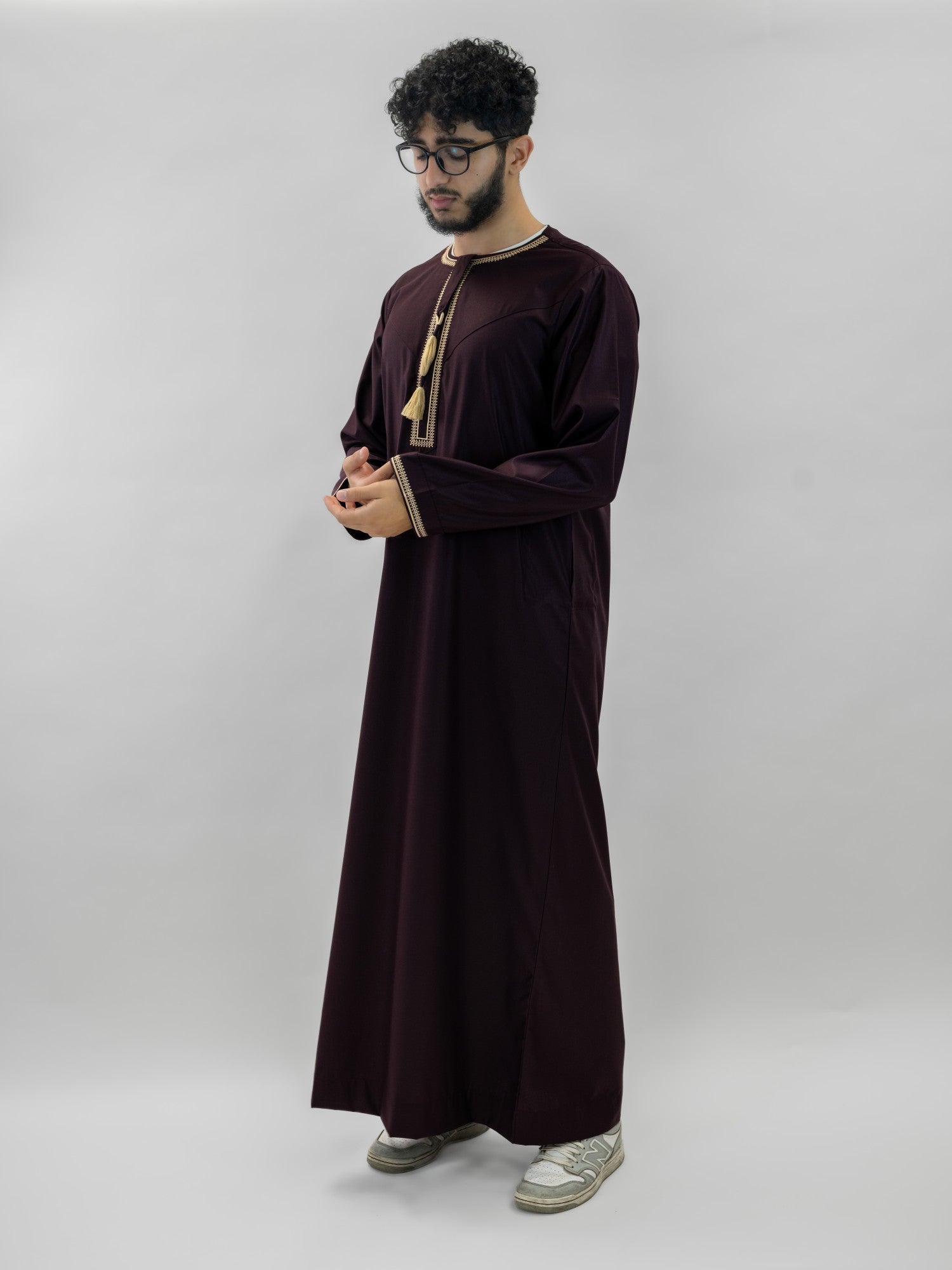 Burgundy emirati v neck with tarboush thobe for men, back view