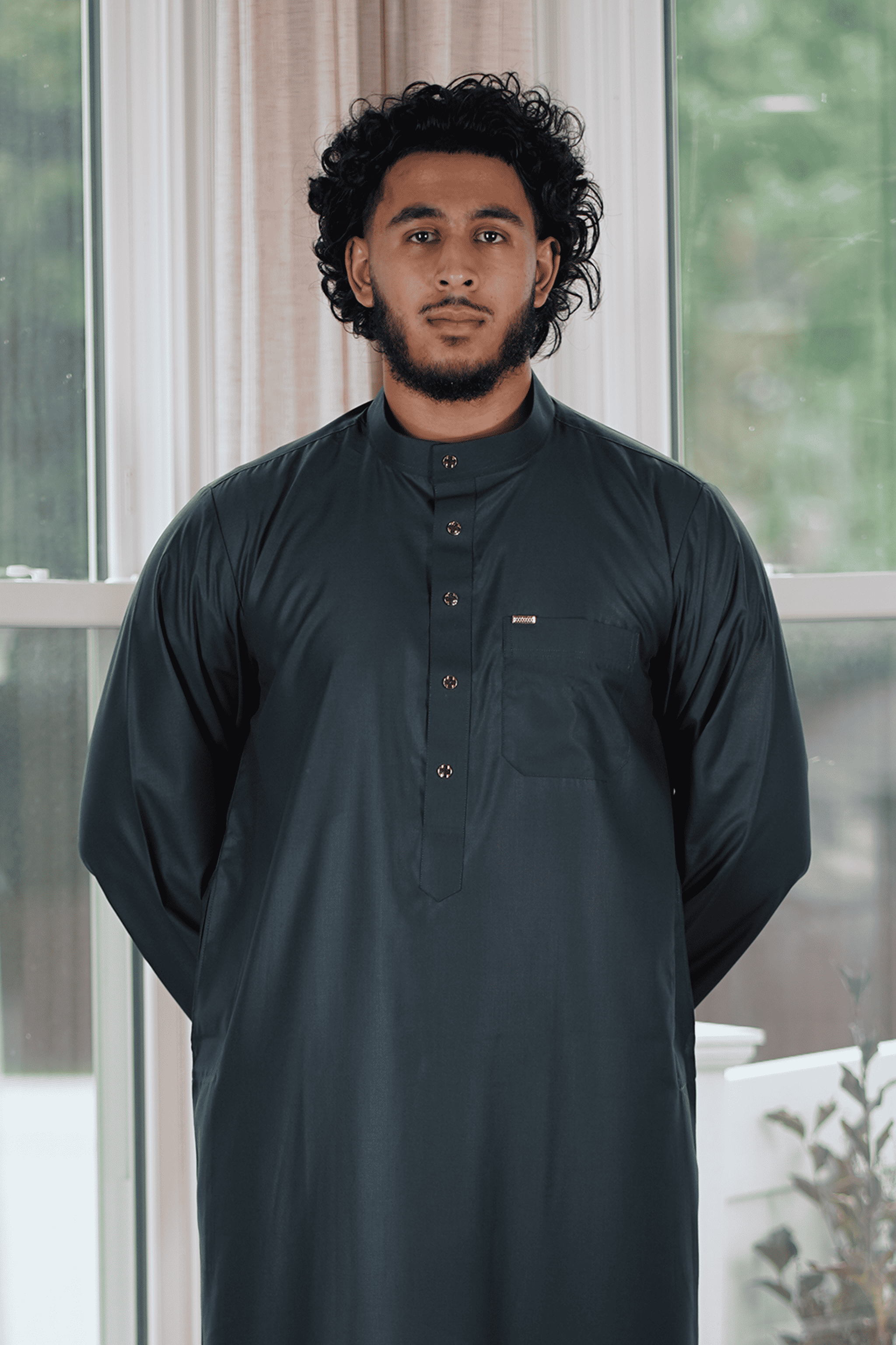 Forest green thobe with mandarin collar for men, full front view