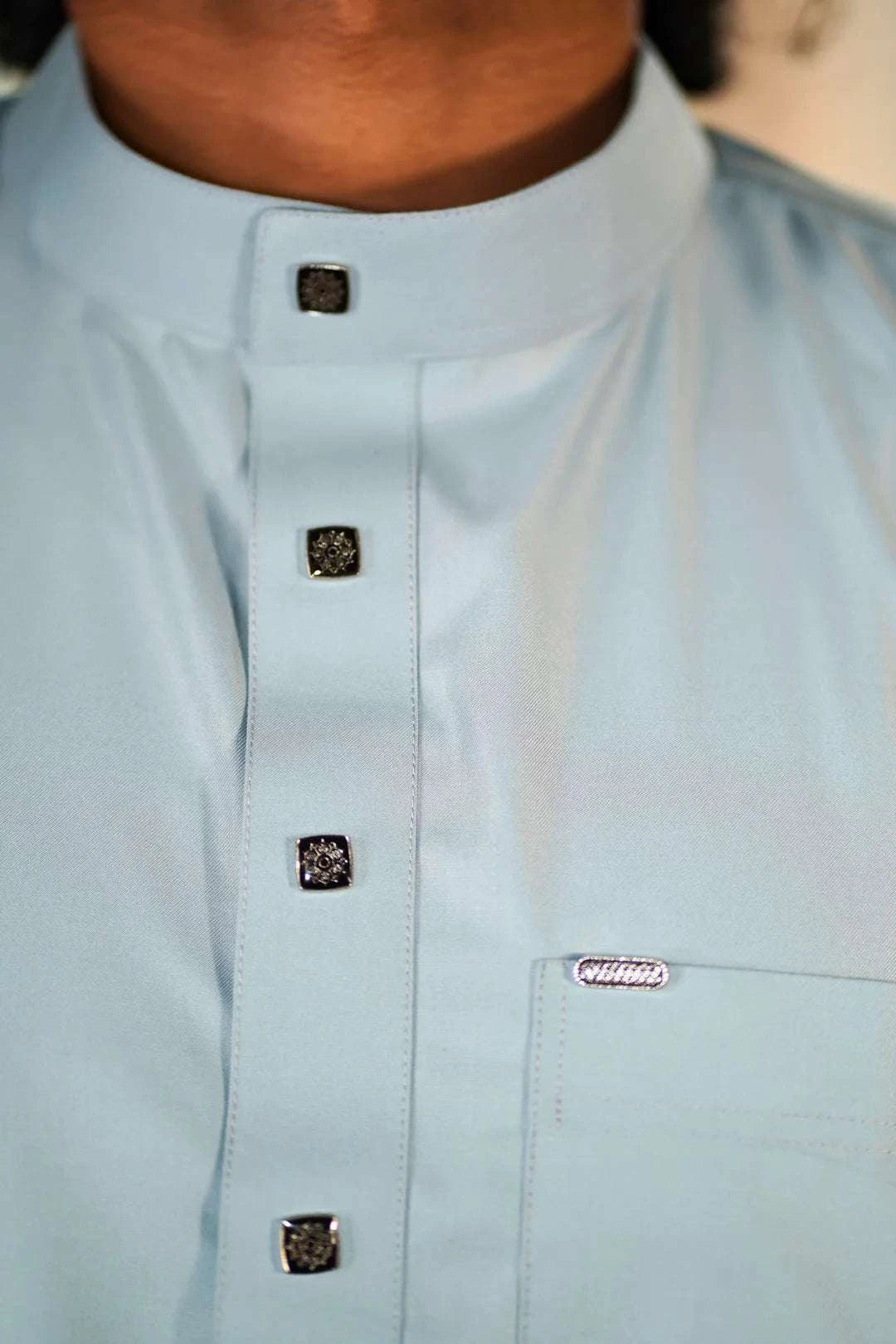 Light blue thobe with everyday mandarin collar for men, buttoned placket in close detail