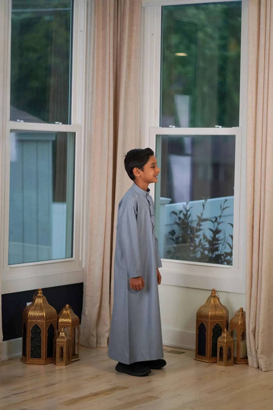 Light gray thobe for boys, back view, made for Eid and Jumuah