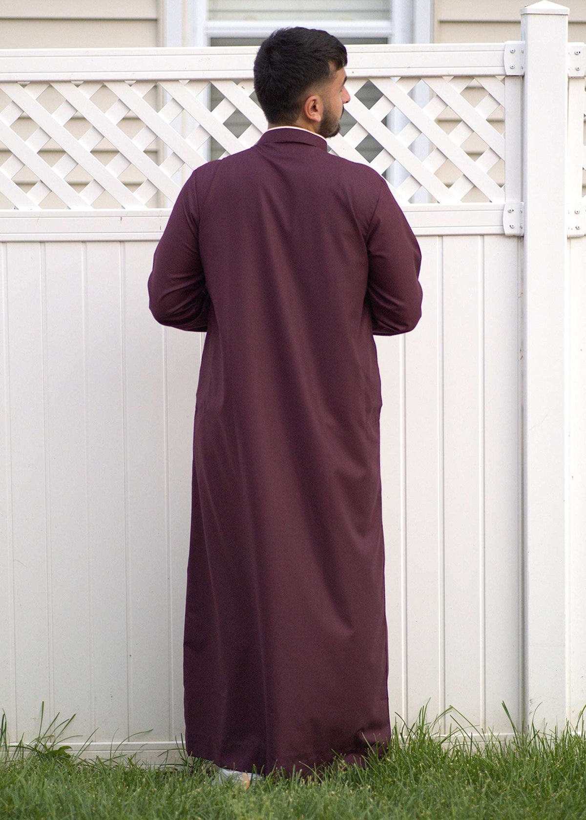 Maroon and gold embroidered thobe with mandarin collar for men, embroidery in close detail