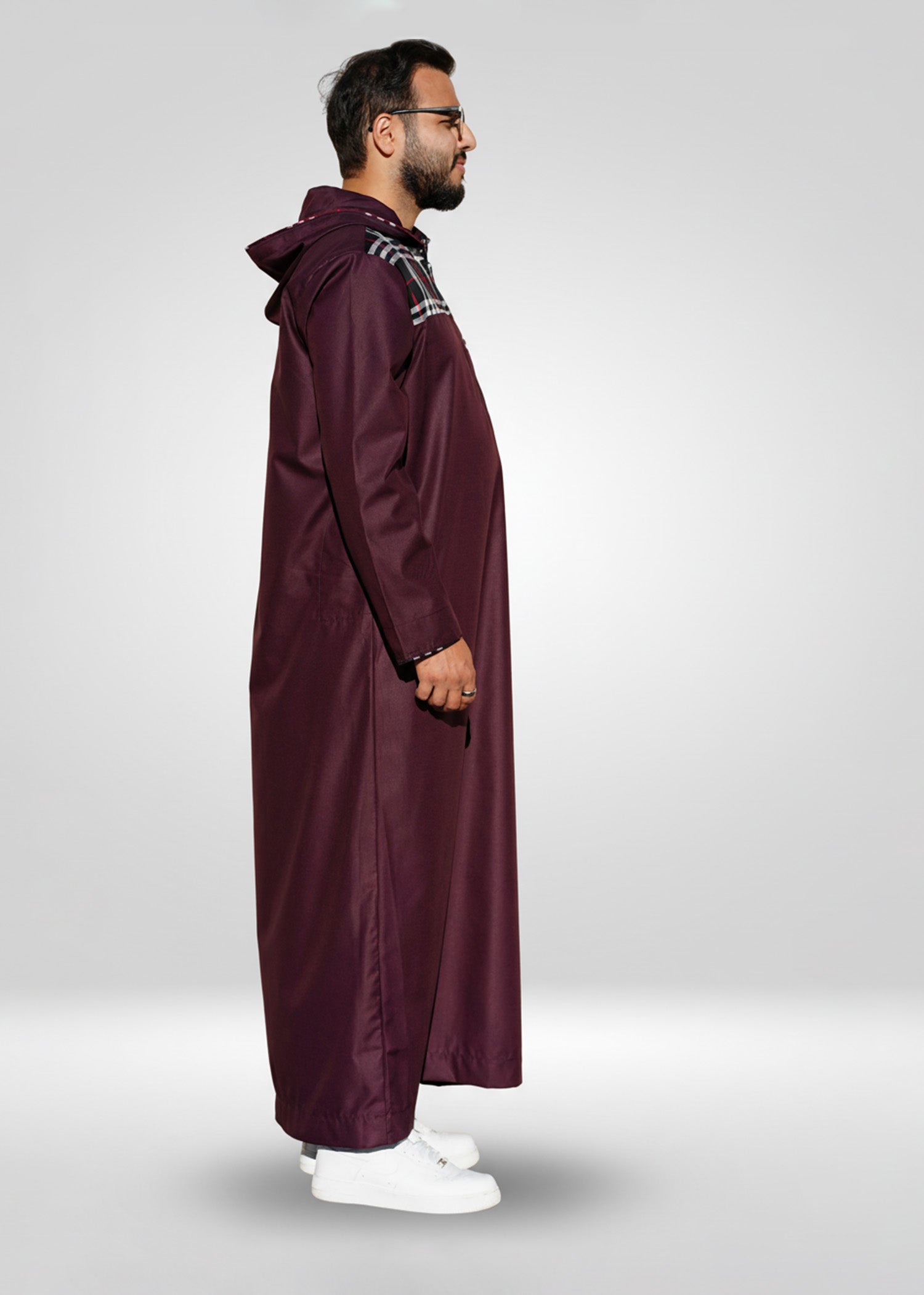 Detail shot of the front zipper and hood on the maroon casual thobe