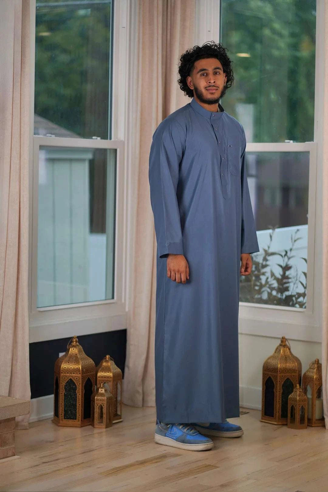 Slate blue thobe with everyday mandarin collar for men, length and sleeve line
