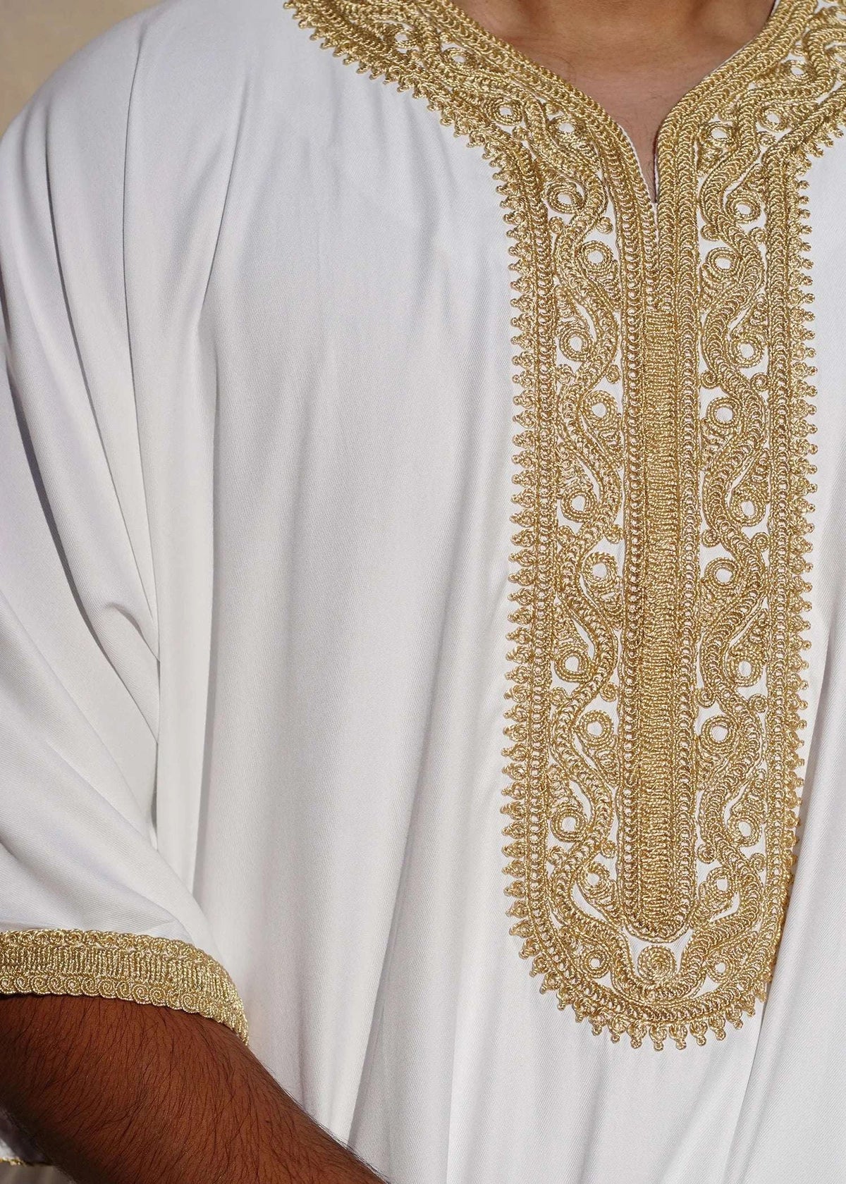 White and gold Moroccan thobe for men, close-up of the embroidered detailing