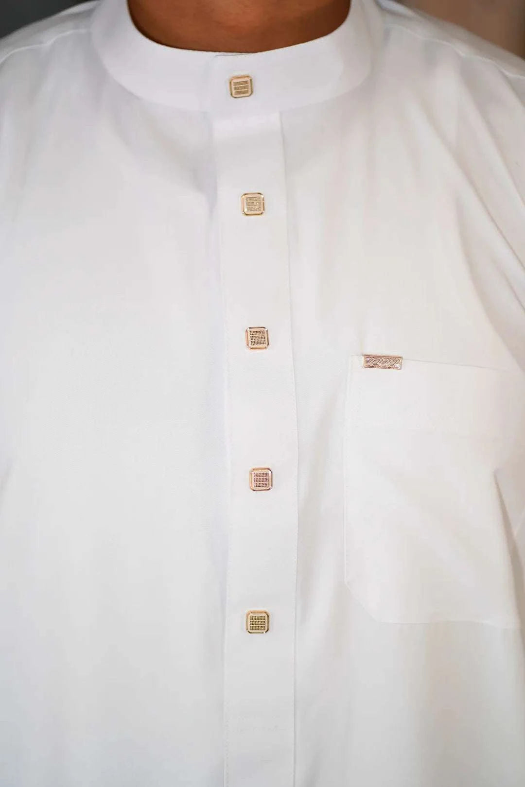 White thobe with mandarin collar for men, buttoned placket in close detail