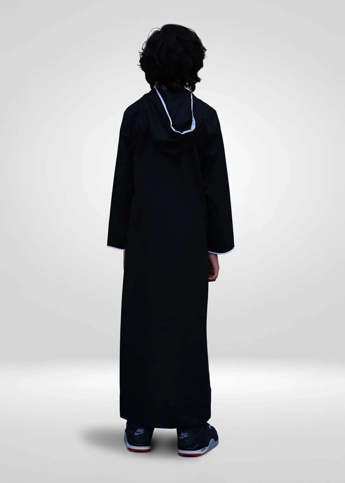 Black hoodie thobe with white piping trim for boys, back view