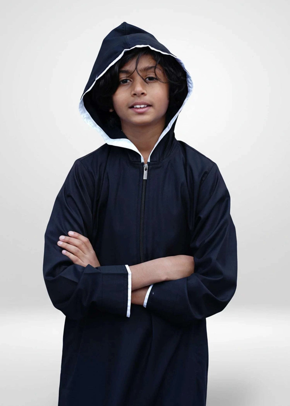 Black hoodie thobe with white piping trim for boys, hood and zip detail