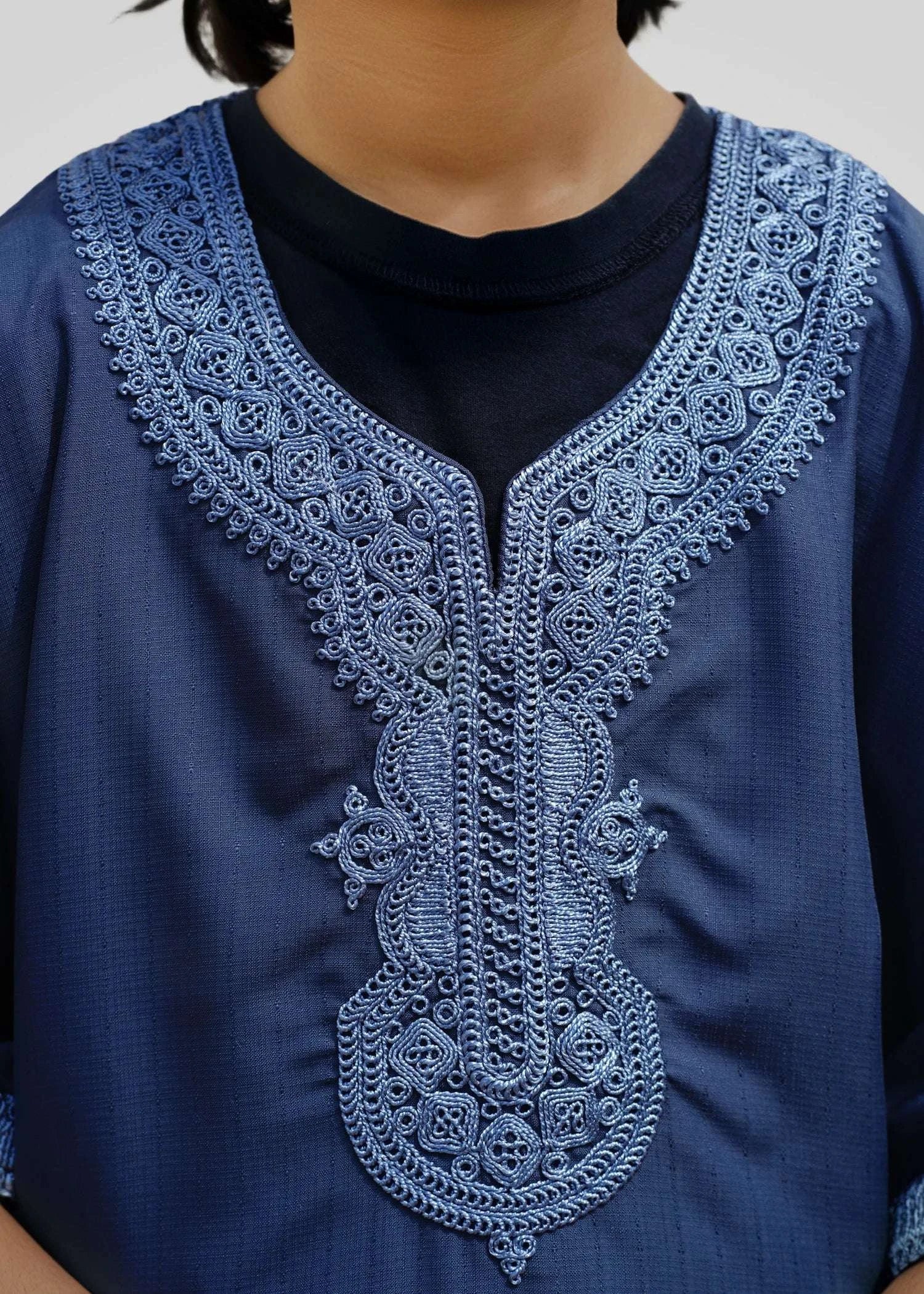 Blue Moroccan thobe for boys, close-up of the embroidered detailing