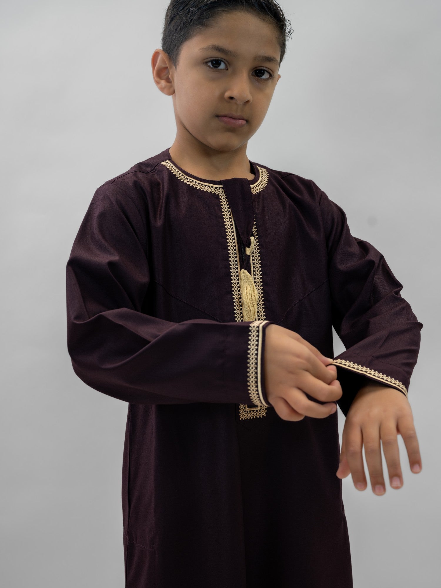 Burgundy emirati v neck with tarboush thobe for boys, back view