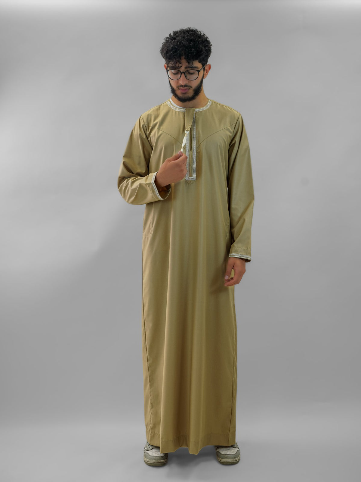 Camel emirati classic tarboush thobe for men, back view