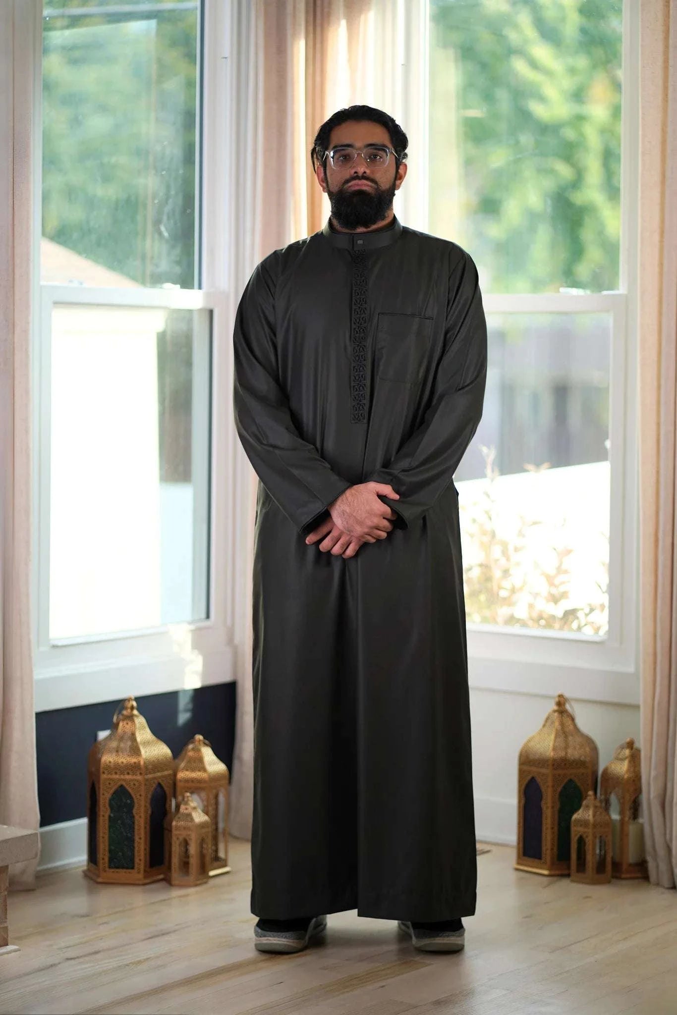Charcoal black embroidered thobe with mandarin collar for men, buttoned placket in close detail