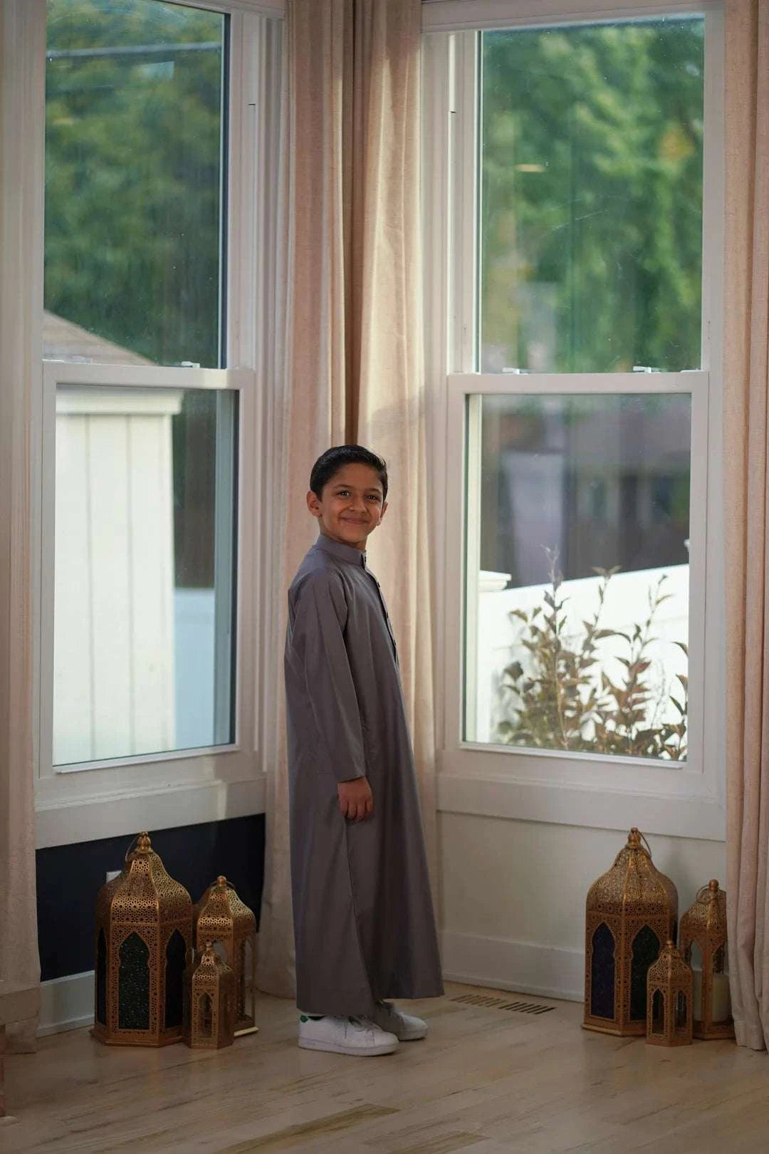 Charcoal thobe for boys, another view of the full length