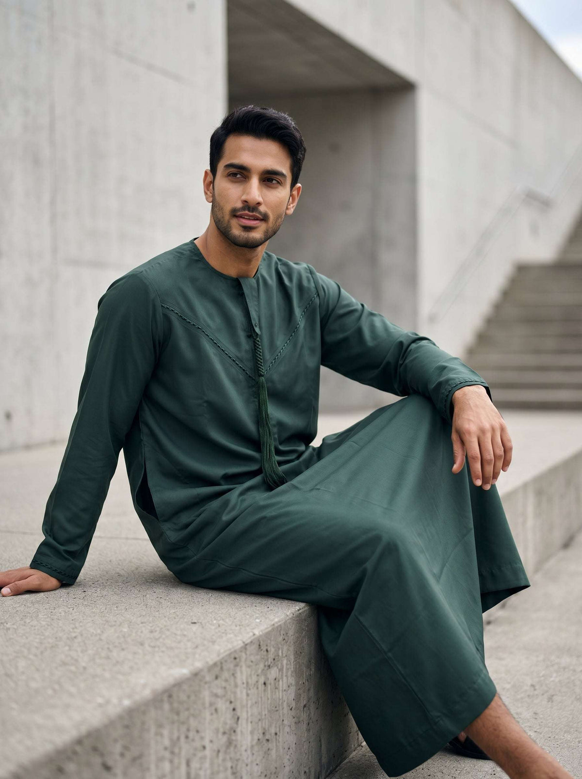 Dark green Emirati thobe for men, side profile view