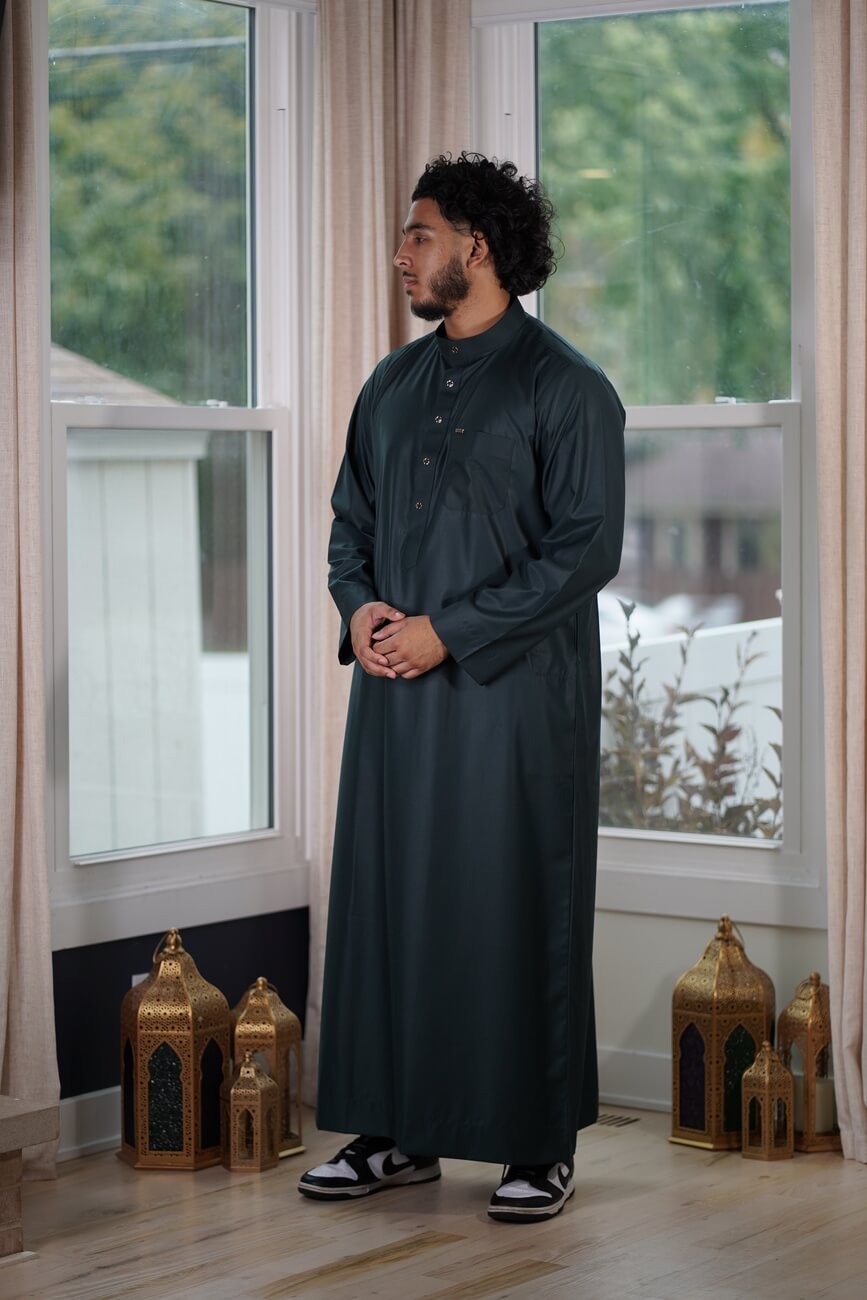 Forest green thobe with mandarin collar for men, a further look at the fit