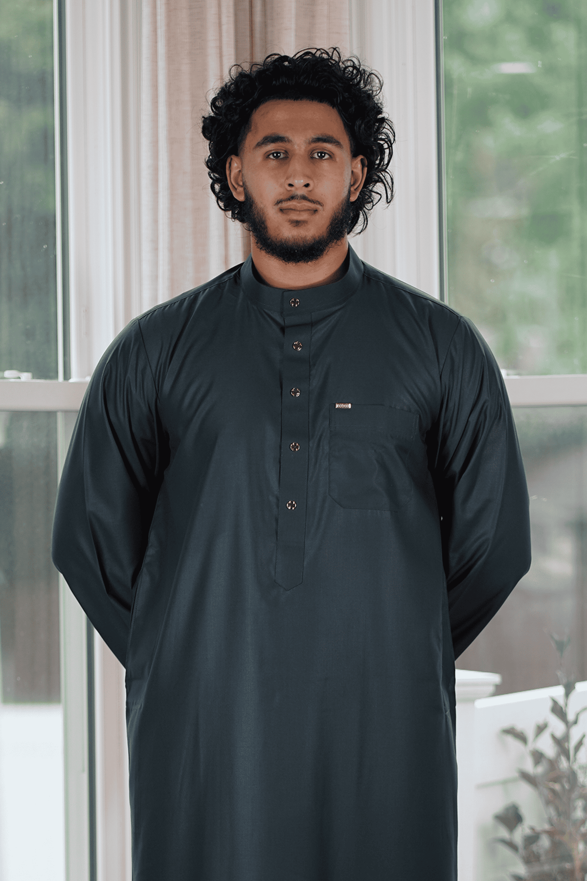 Forest green thobe with mandarin collar for men, full front view