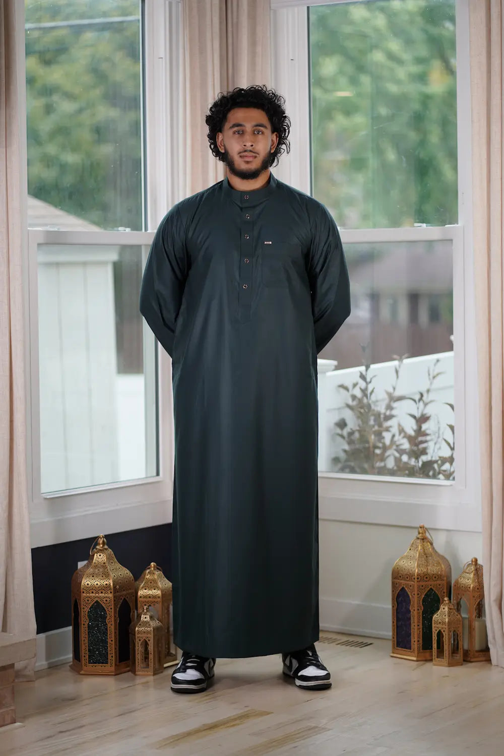 Forest green thobe with mandarin collar for men, another view of the full length