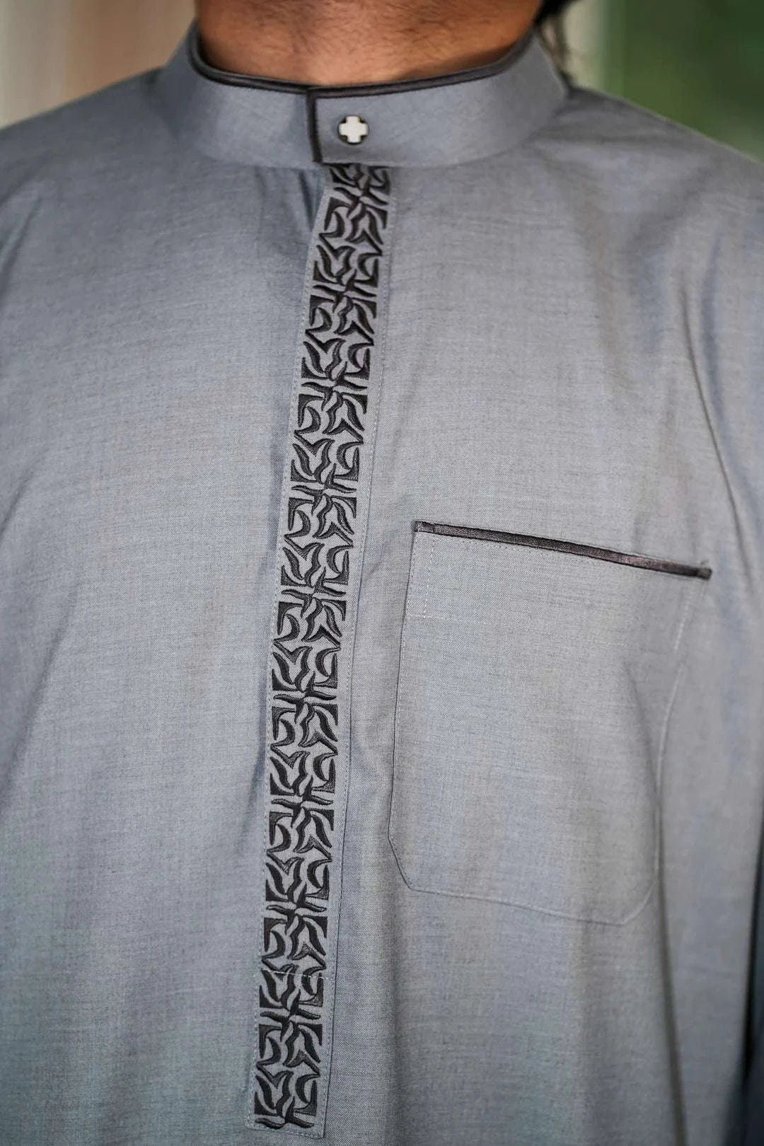 Gray embroidered thobe with mandarin collar for men, stitched pattern in close detail