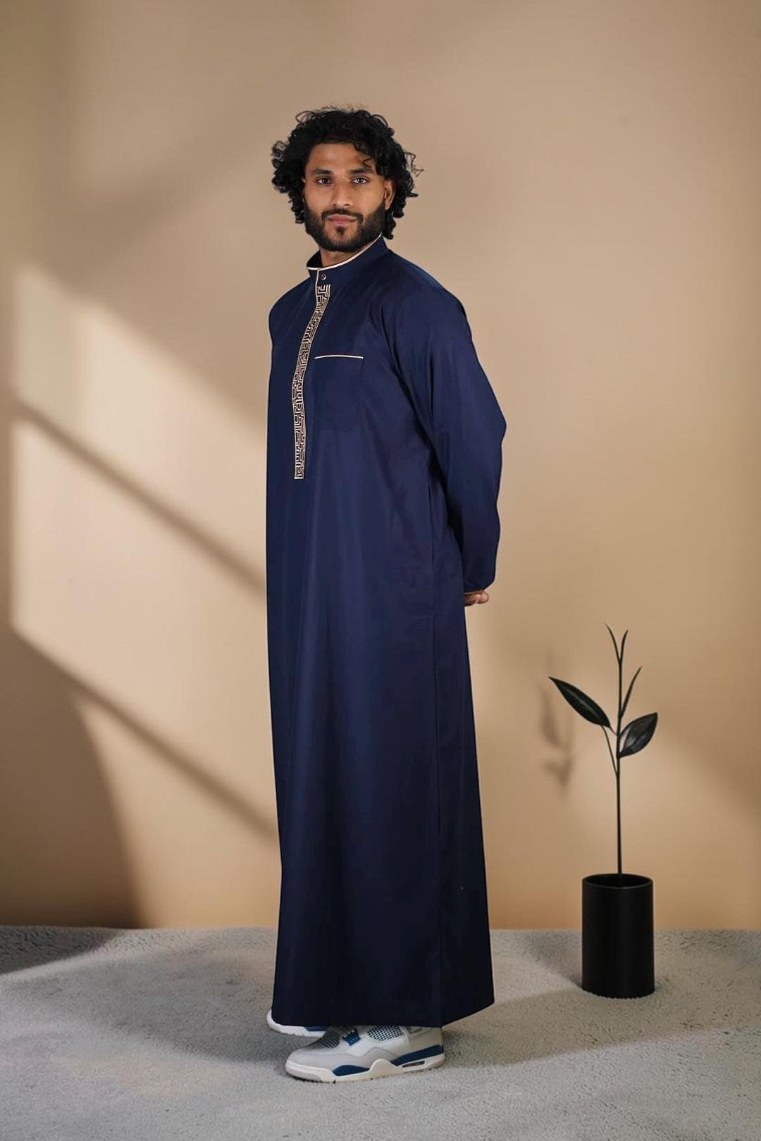 Navy blue and beige thobe with geometric embroidery for men, close-up of the finish