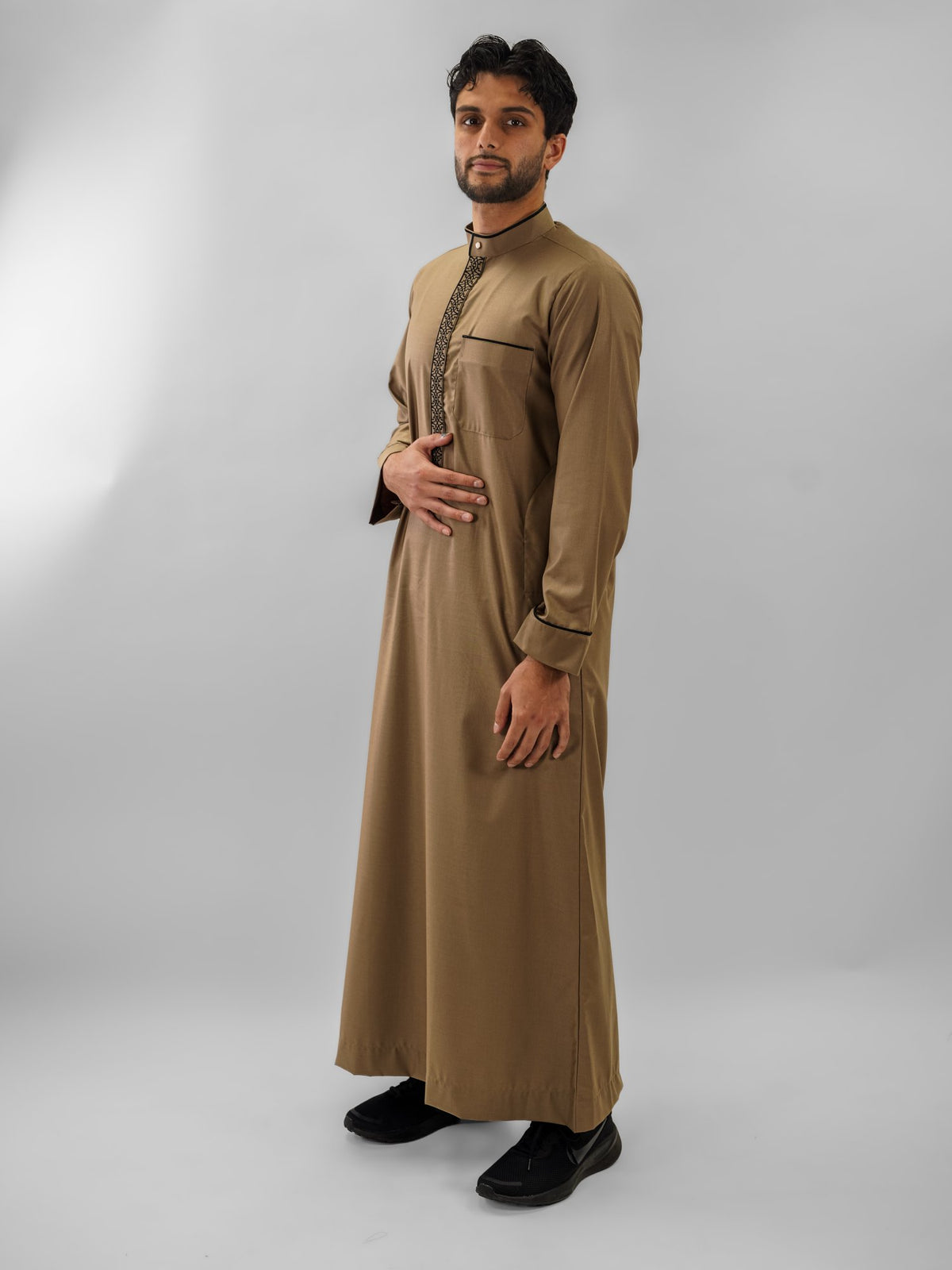 Sand beige honeycomb texture thobe for men, close-up of the collar and buttons