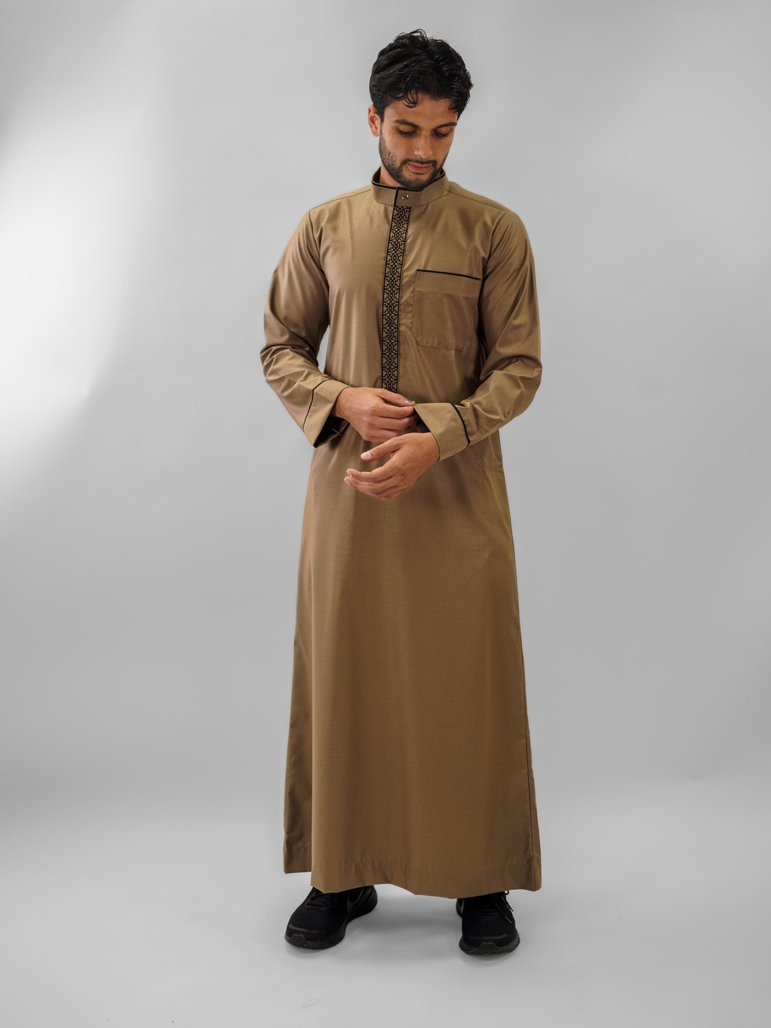 Sand beige honeycomb texture thobe for men, worn by a model outdoors