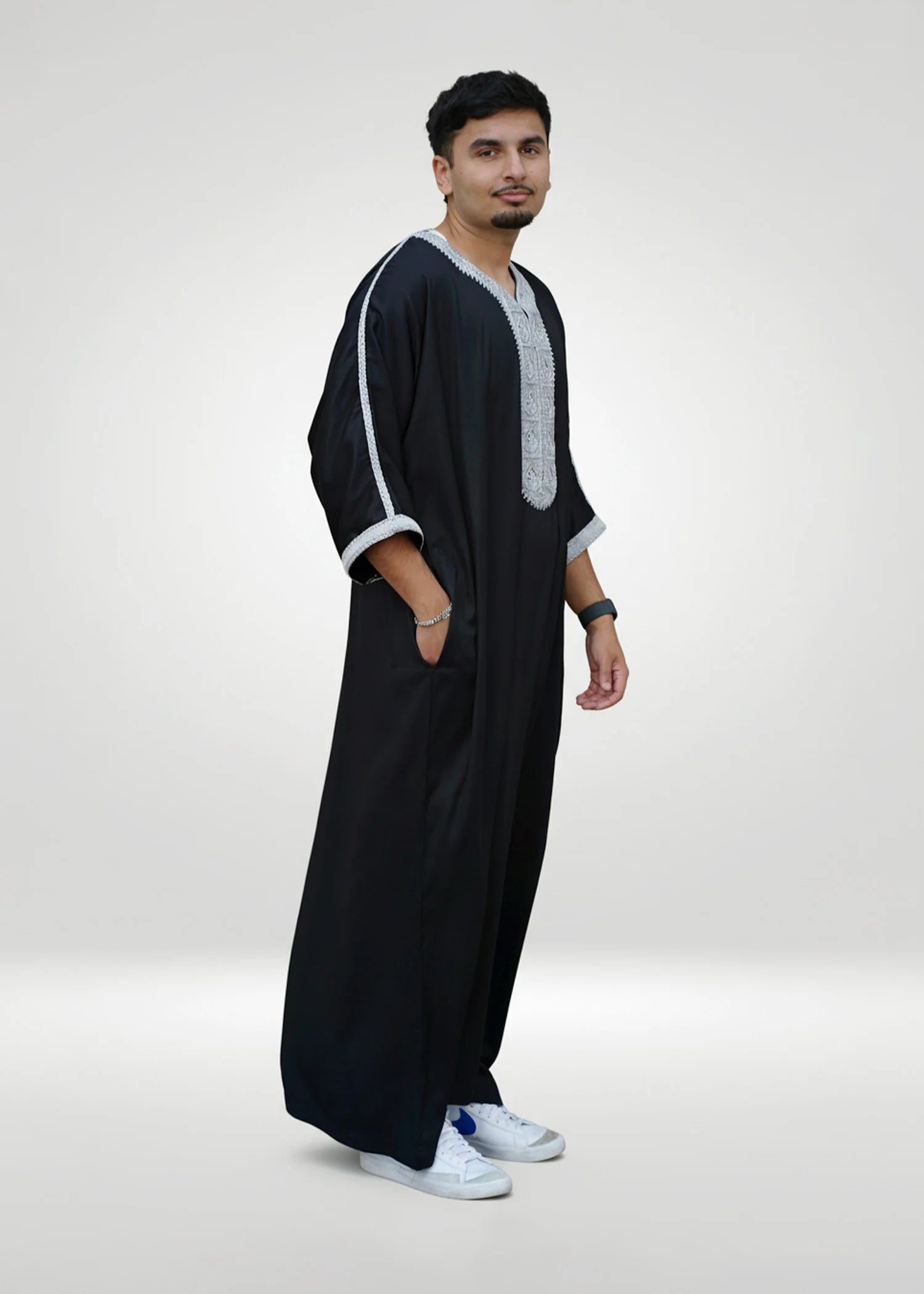 Side view of the model (6ft, 58 XL) wearing the thobe, showing the functional side pockets and comfortable fit.
