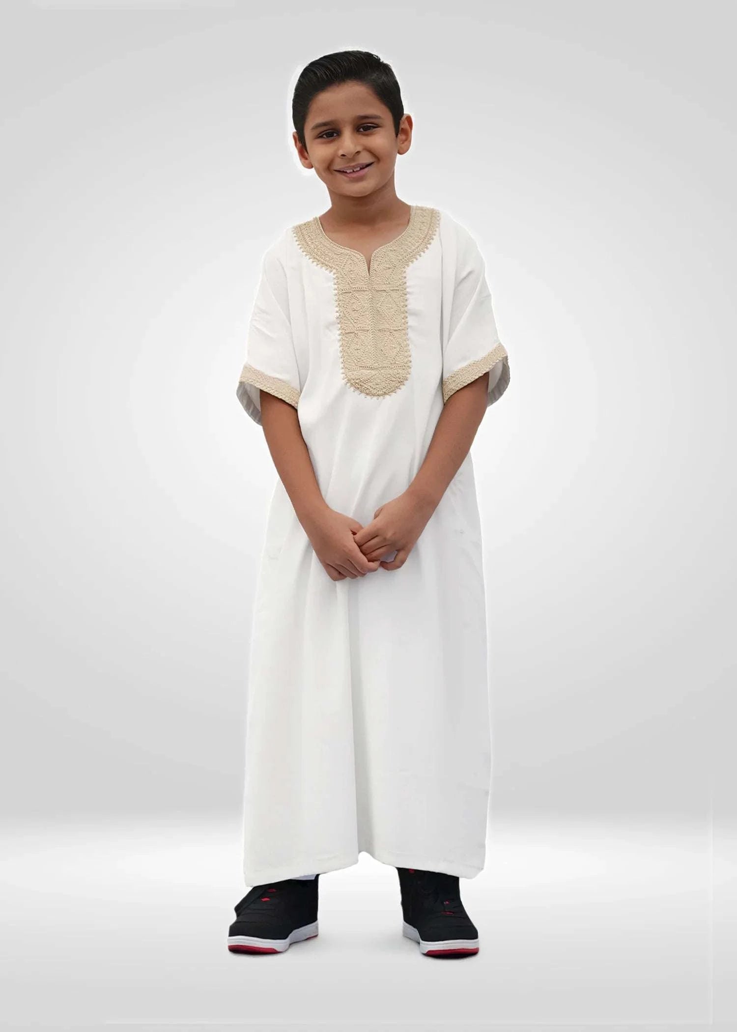 White Moroccan gandora with gold embroidery for boys, back view